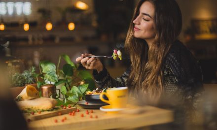 Mindful Eating As A Way To Stop Bingeing